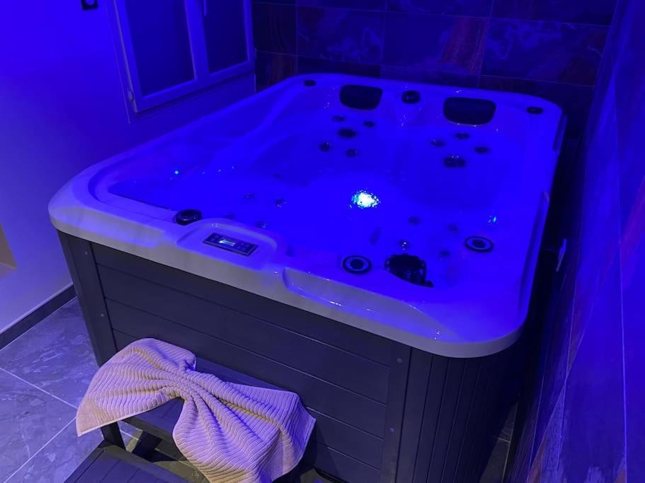 Maison Avec Jacuzzi Orange  Luaran gambar