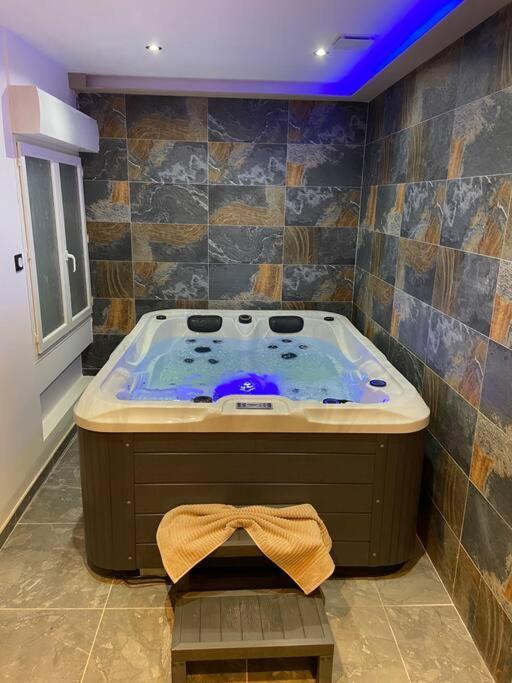 Maison Avec Jacuzzi Orange  Luaran gambar